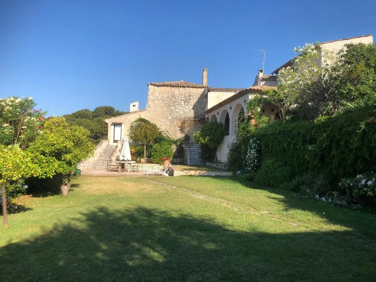 La Petite Maison contacts